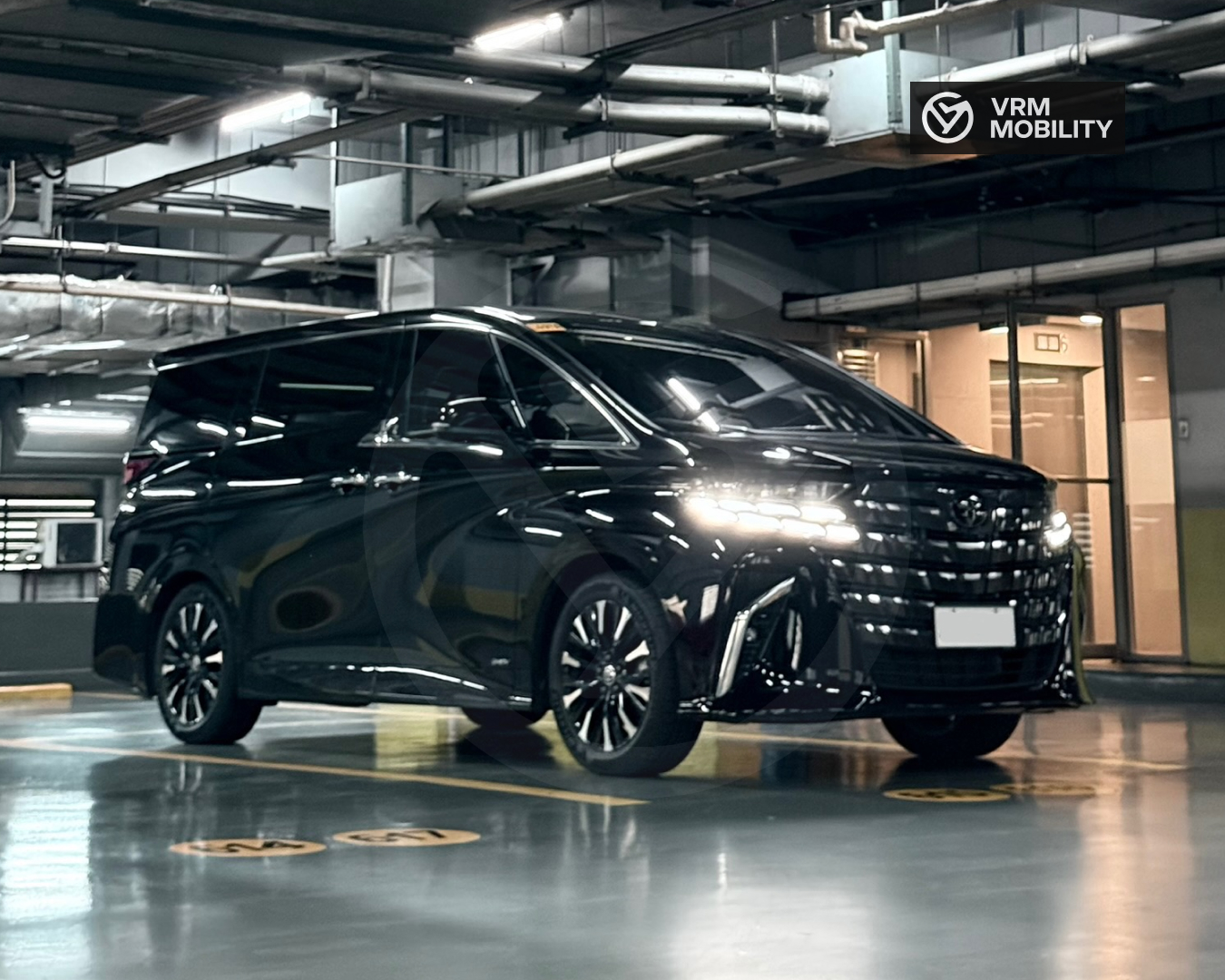 Toyota Alphard Hybrid photo