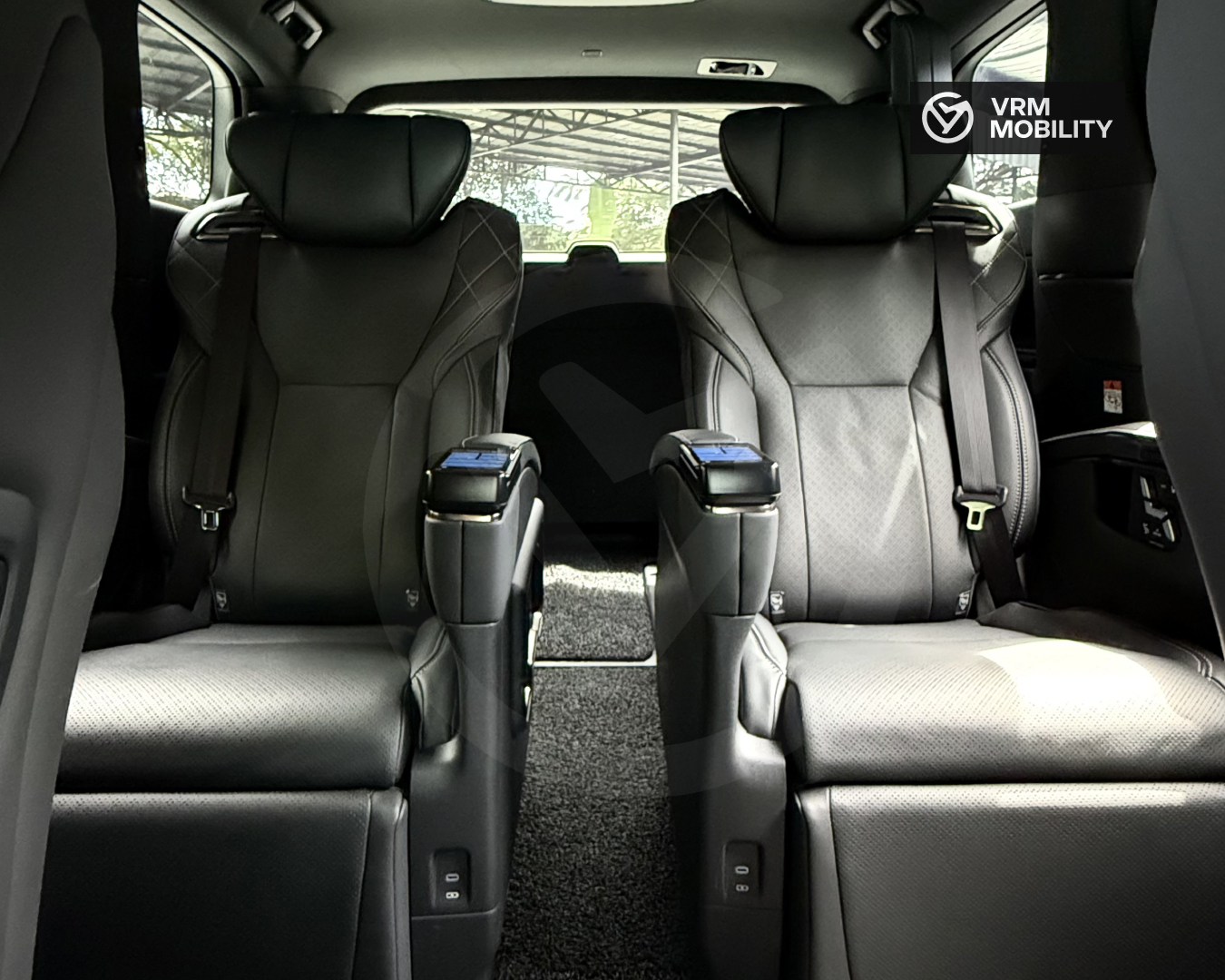 Toyota Alphard Hybrid photo