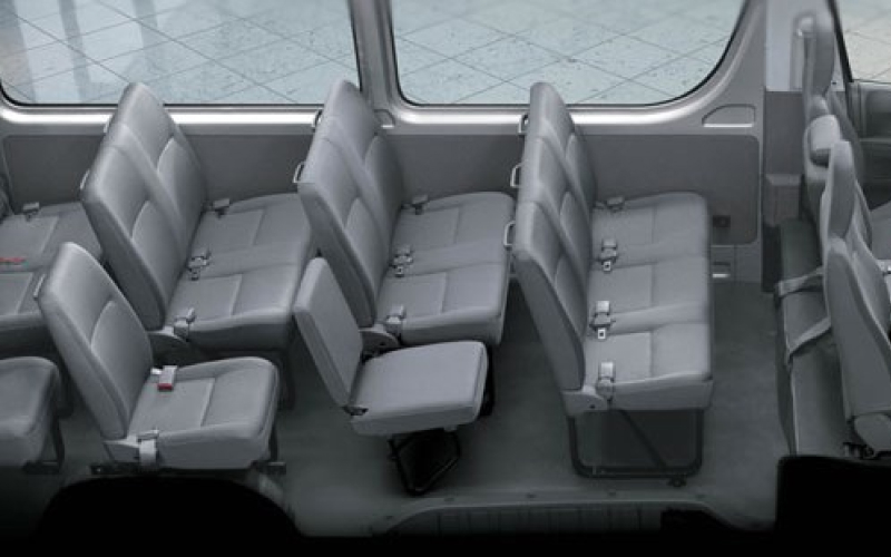 Toyota Commuter photo