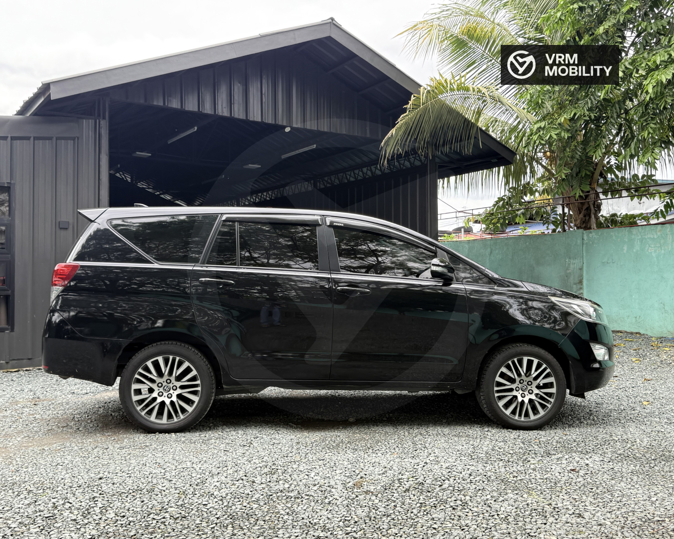 Toyota Innova photo