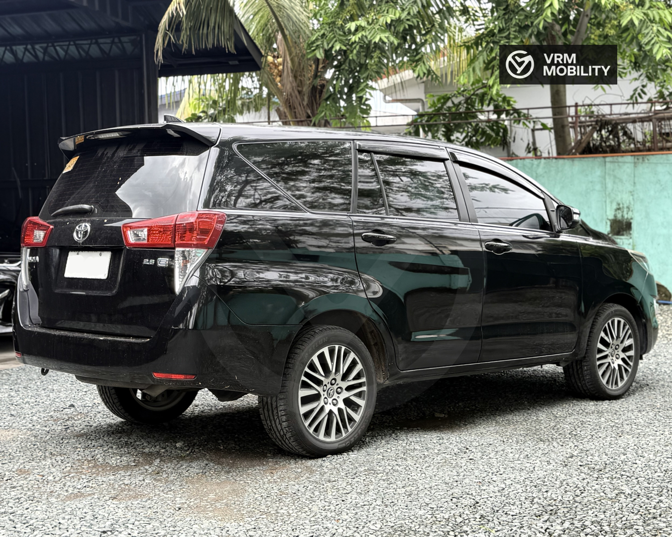 Toyota Innova photo