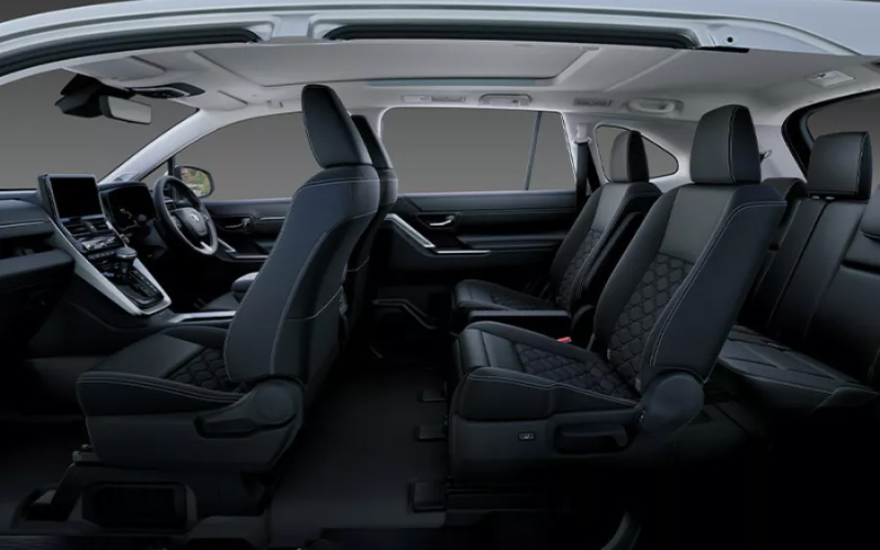 Toyota Innova Hybrid photo