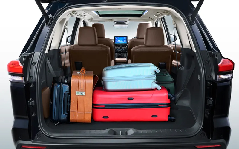 Toyota Innova Hybrid photo